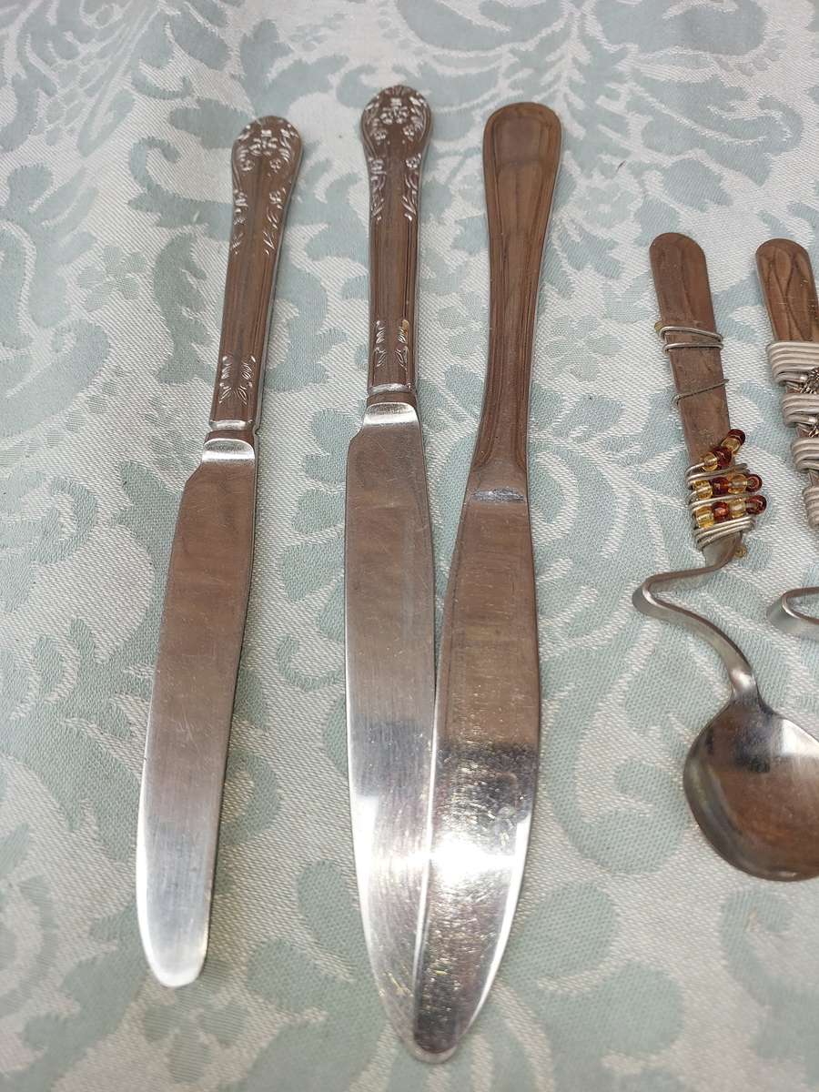 A MIXED JOBLOT CUTLERY