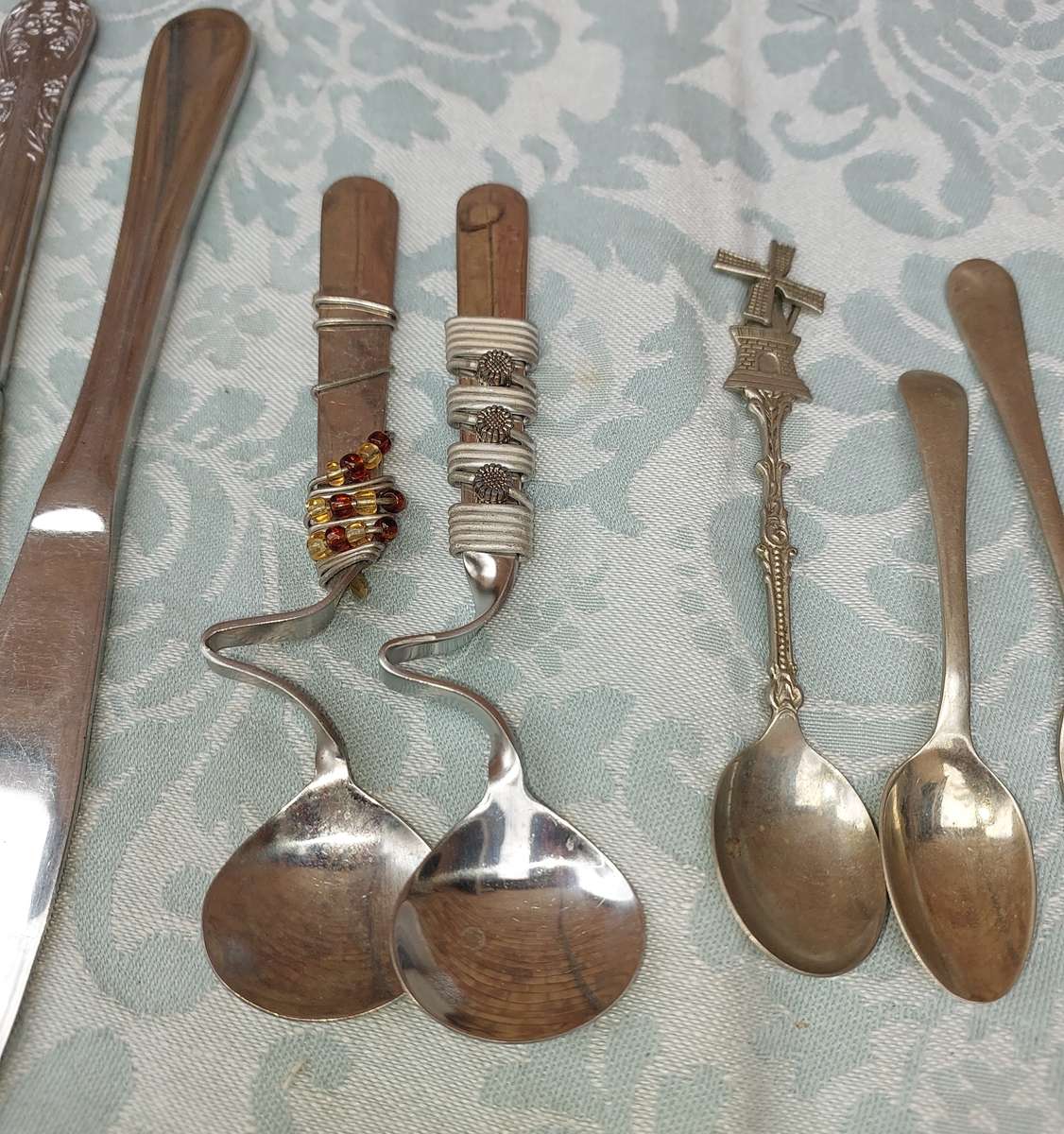A MIXED JOBLOT CUTLERY
