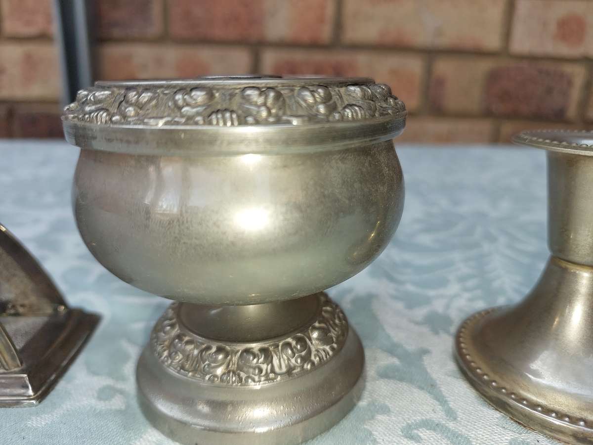 A VINTAGE JOBLOT KITCHEN UTENSILS
