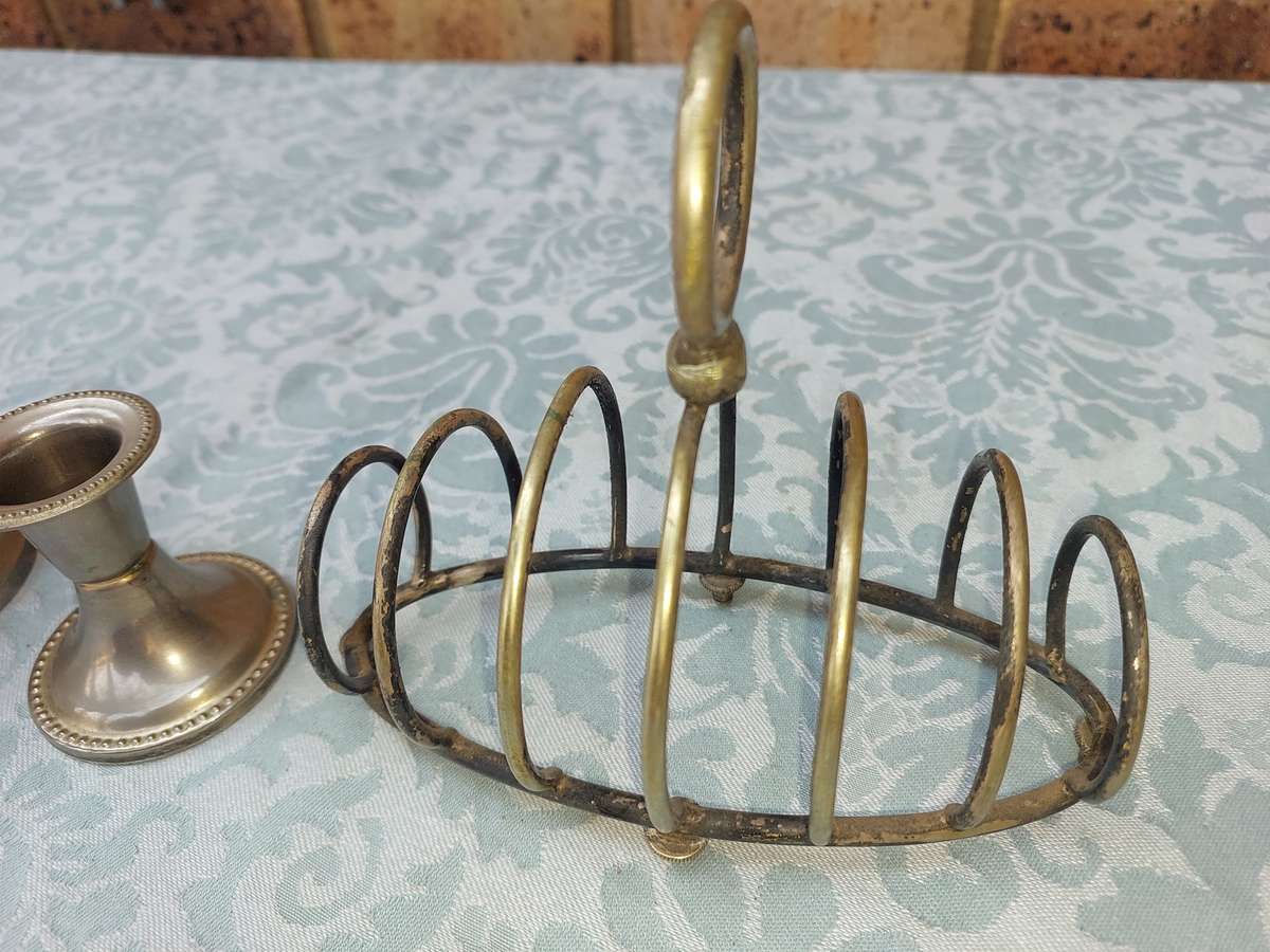 A VINTAGE JOBLOT KITCHEN UTENSILS