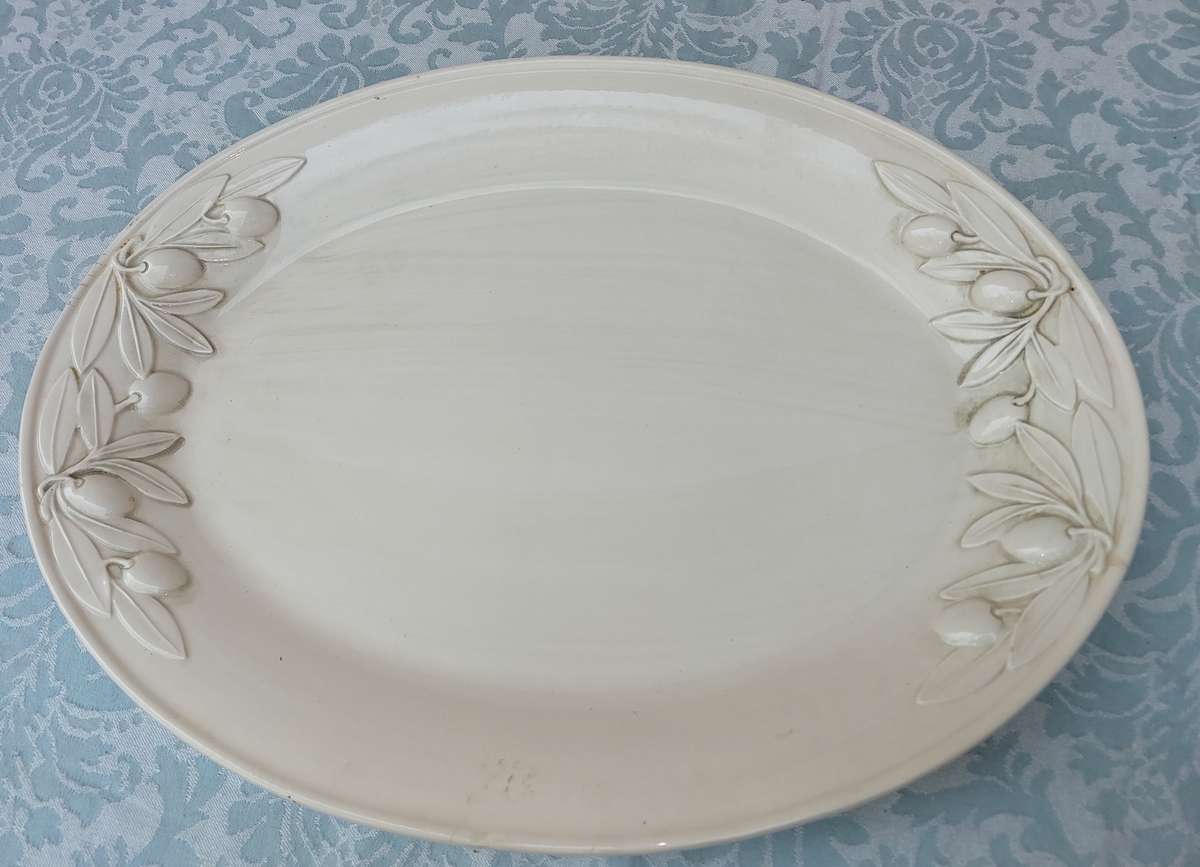 A VINTAGE HAND MADE IN PORTUGAL PORCELAN OLIVE BRANCH DESIGN PLATTER