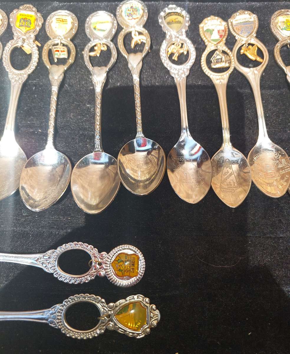A COLLECTION OF 15 ORNATE MEMORABILIA SPOON