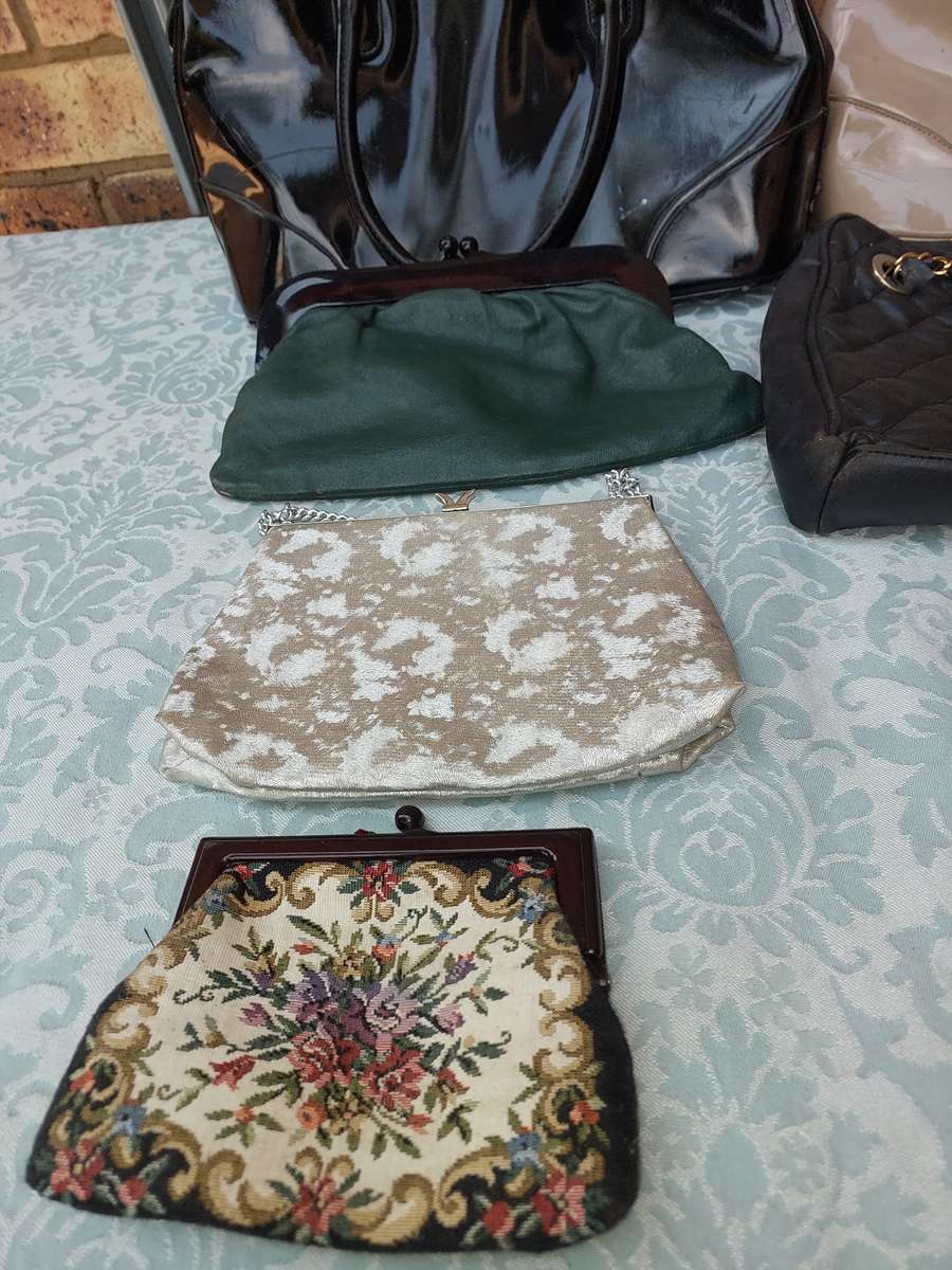 A JOBLOT USED HANDBAGS AND PURSES