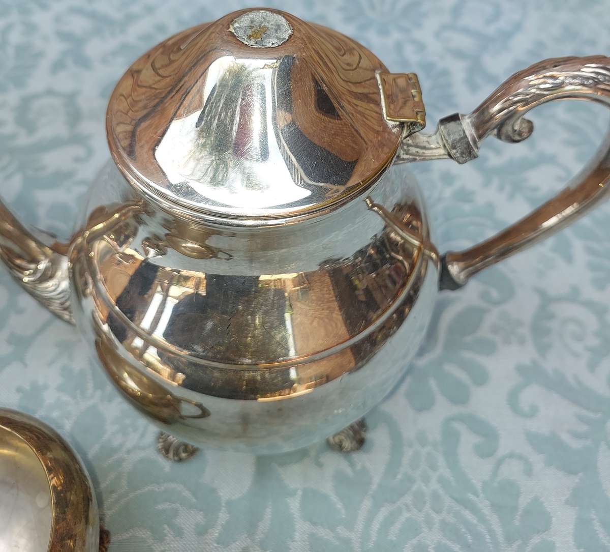 AN ANTIQUE SILVER PLATED TEA JUG SET