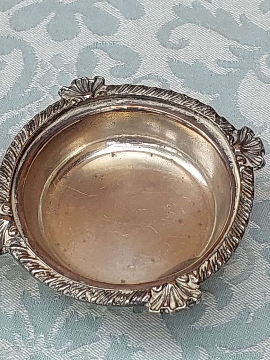 A SET OF ANTIQUE SERNCO SILVER PLATED EPNS CONDIMENT BOWLS