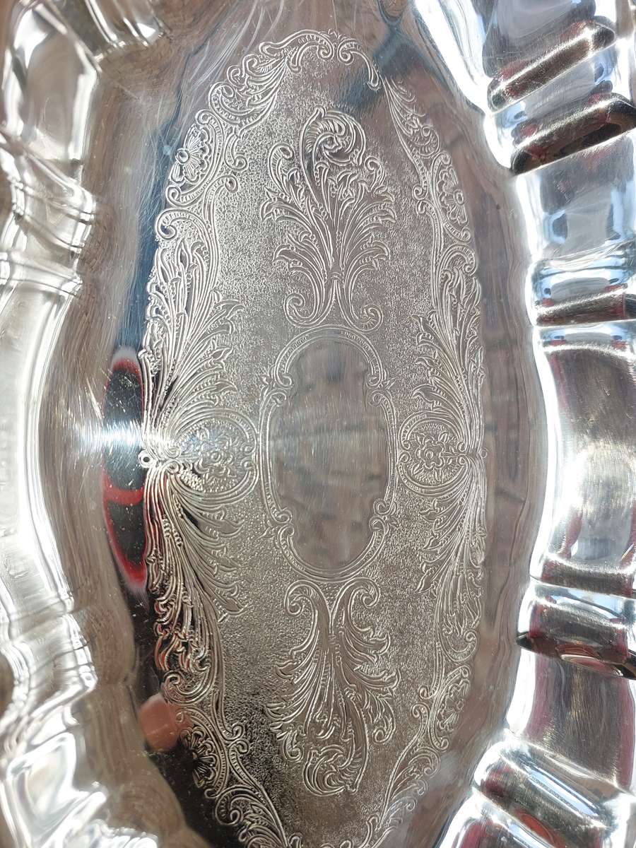 AN OVAL VICTORIAN DESIGN SILVER PLATED SERVING TRAY
