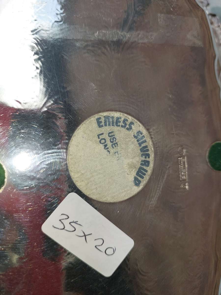 AN OVAL VICTORIAN DESIGN SILVER PLATED SERVING TRAY