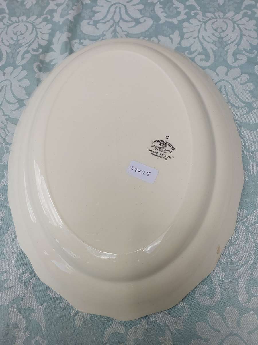 AN ORNATE ART DECOR LEXOR VELLUM REG 837608 SERVING PLATTER