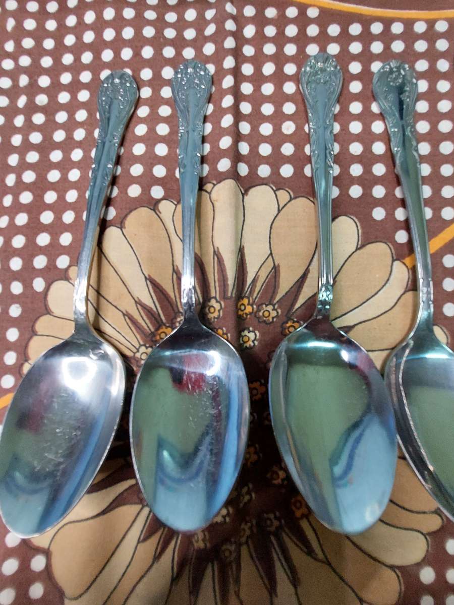 A VINTAGE FINEST QUALITY UNITY VULCAN STAINLESS STEEL 59 PIECE CUTLERY SET SOLD AS IS