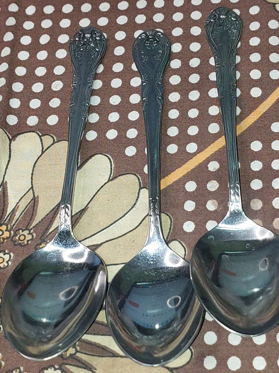 A VINTAGE FINEST QUALITY UNITY VULCAN STAINLESS STEEL 59 PIECE CUTLERY SET SOLD AS IS