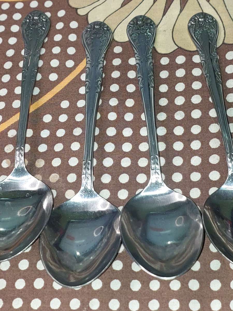 A VINTAGE FINEST QUALITY UNITY VULCAN STAINLESS STEEL 59 PIECE CUTLERY SET SOLD AS IS