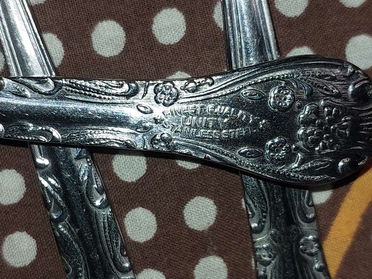 A VINTAGE FINEST QUALITY UNITY VULCAN STAINLESS STEEL 59 PIECE CUTLERY SET SOLD AS IS