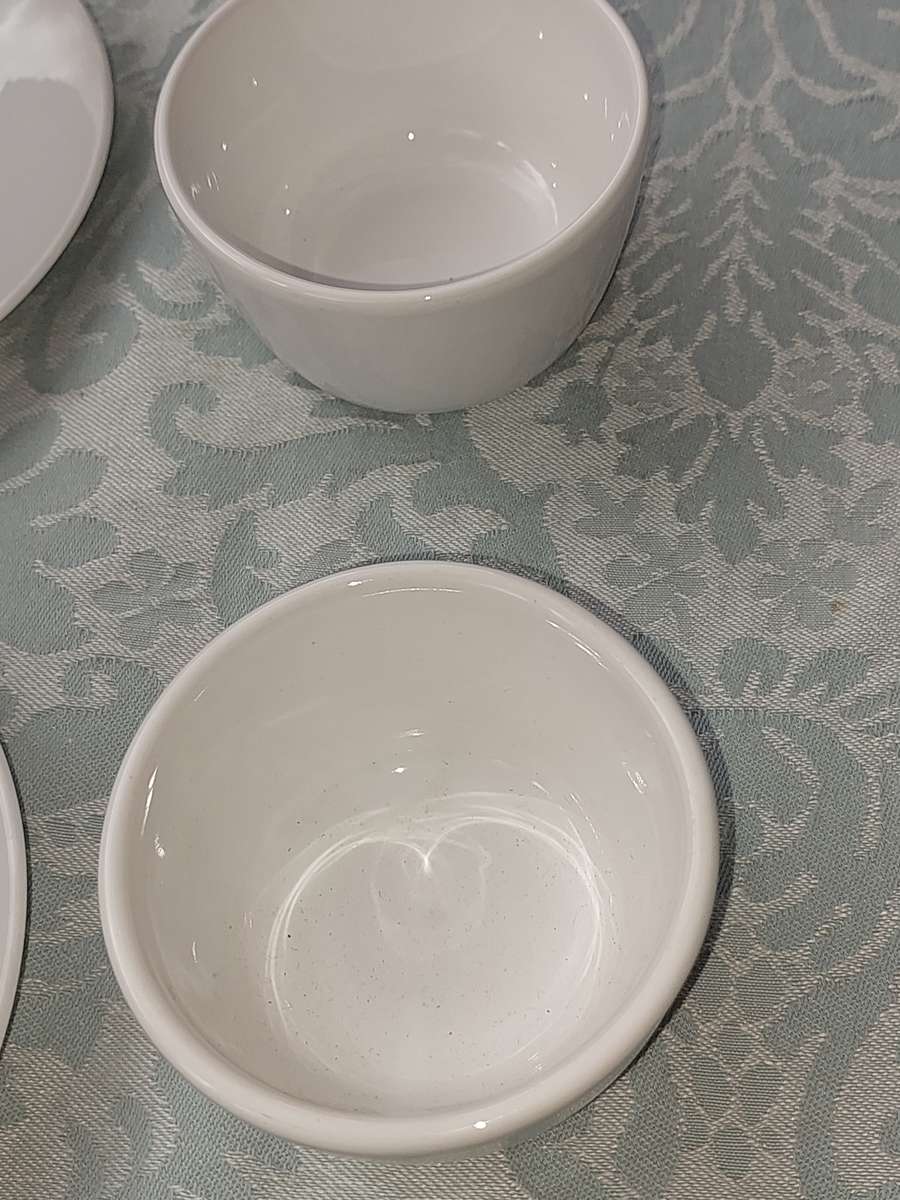 A COLLECTION OF 8 PURE WHITE PORCELAIN SIDE PLATES AND TWO CONDIMENT BOWLS
