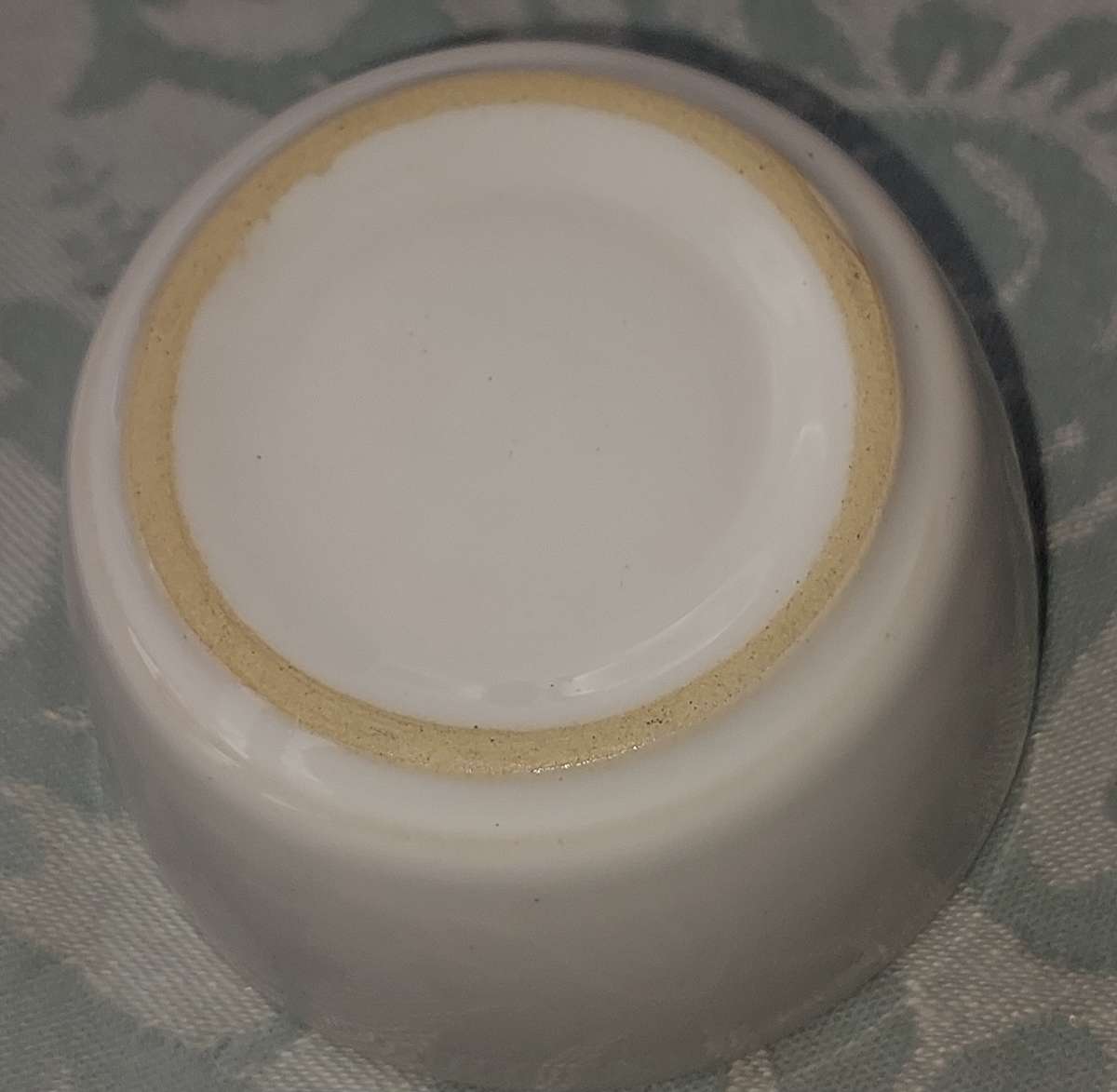 A COLLECTION OF 8 PURE WHITE PORCELAIN SIDE PLATES AND TWO CONDIMENT BOWLS