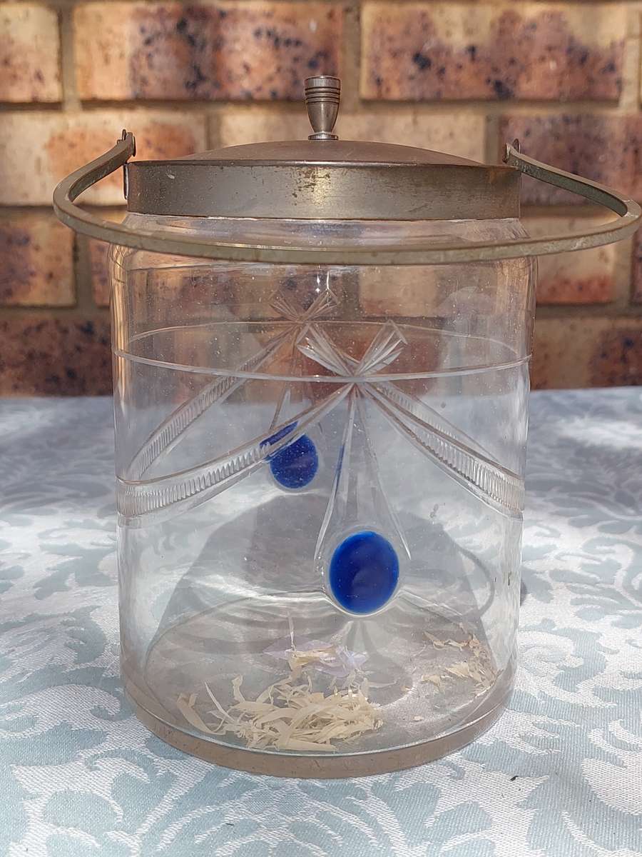 A VINTAGE CUT GLASS ICE BUCKET WITH A SILVER PLATED LID AND HANDLE