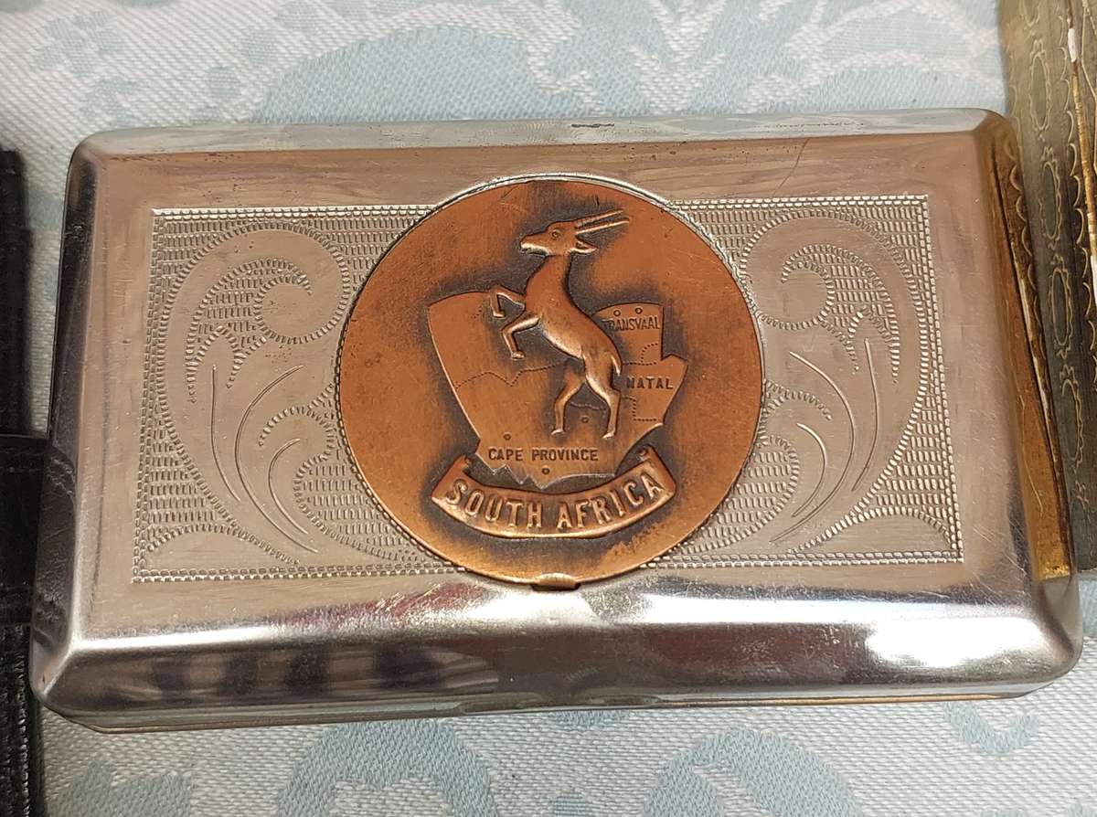 A LEATHER BOSS CREDIT CARD HOLDER AND TWO TRINKETS SOLD AS IS