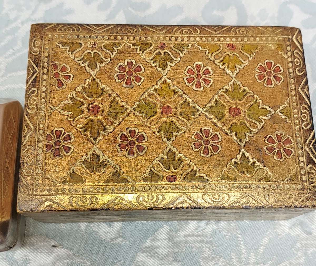 A LEATHER BOSS CREDIT CARD HOLDER AND TWO TRINKETS SOLD AS IS