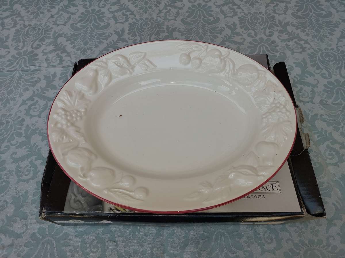 AN OVAL CERAMIC FRUIT PLATTER MADE IN ITALY TAVOLA