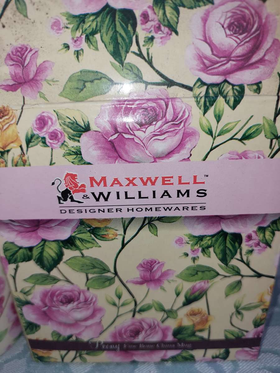 A VINTAGE MAXWEL & WILLIAMS FINE BONE CHINA PEONY MUG SOLD AS IS