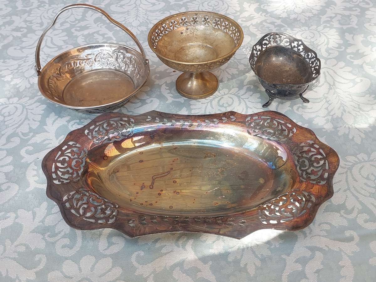 A VINTAGE COLLECTION SILVER PLATED SERVING UTENSILS SOLD AS IS