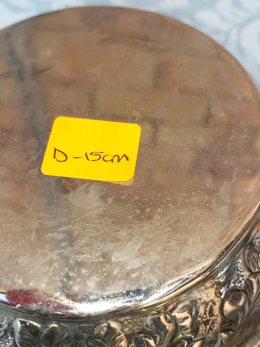 A VINTAGE COLLECTION SILVER PLATED SERVING UTENSILS SOLD AS IS