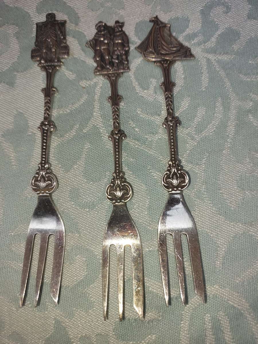 A COLLECTION OF 3 NETHERLANDS CRAFTED EPNS CUTLERY SOLD AS IS