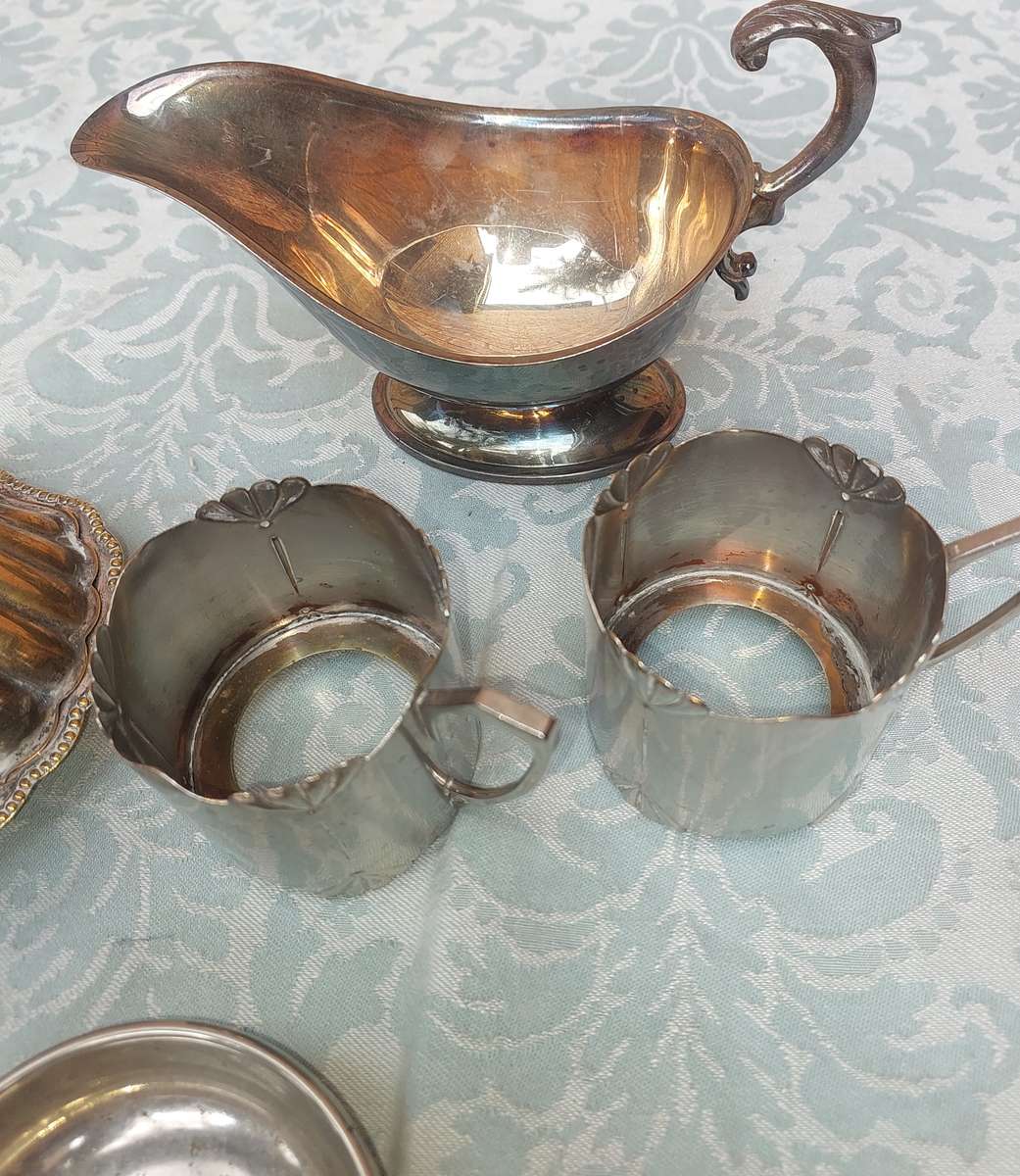 A VINTAGE JOBLOT KITCHENALIA UTENSILS SOLD AS IS