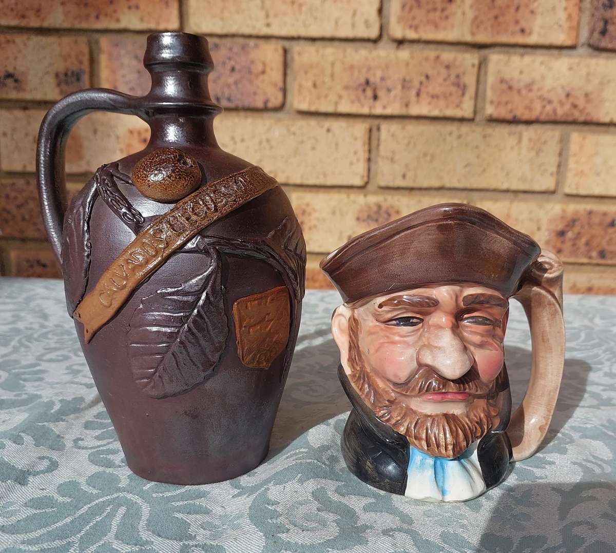 A COLLECTION OF VINTAGE TOBY MUG AND A WHISKY JAR SOLD AS IS