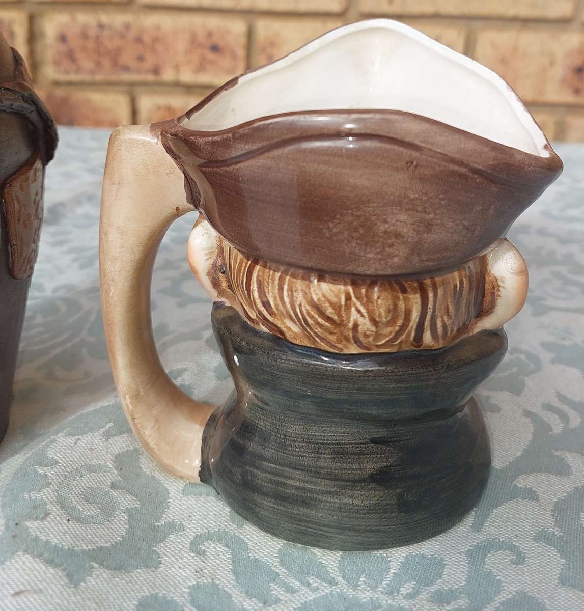 A COLLECTION OF VINTAGE TOBY MUG AND A WHISKY JAR SOLD AS IS