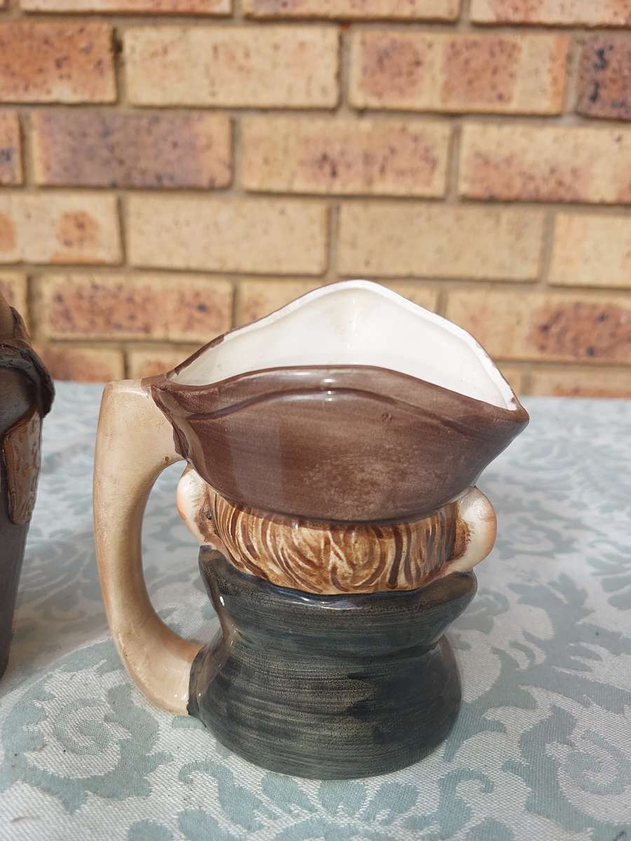 A COLLECTION OF VINTAGE TOBY MUG AND A WHISKY JAR SOLD AS IS