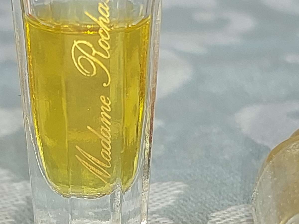 A COLLECTION OF MINITURE LALIQUE PERFUME BOTTLES AND SOME HAVE PERFUMES IN IT SOLD AS IS