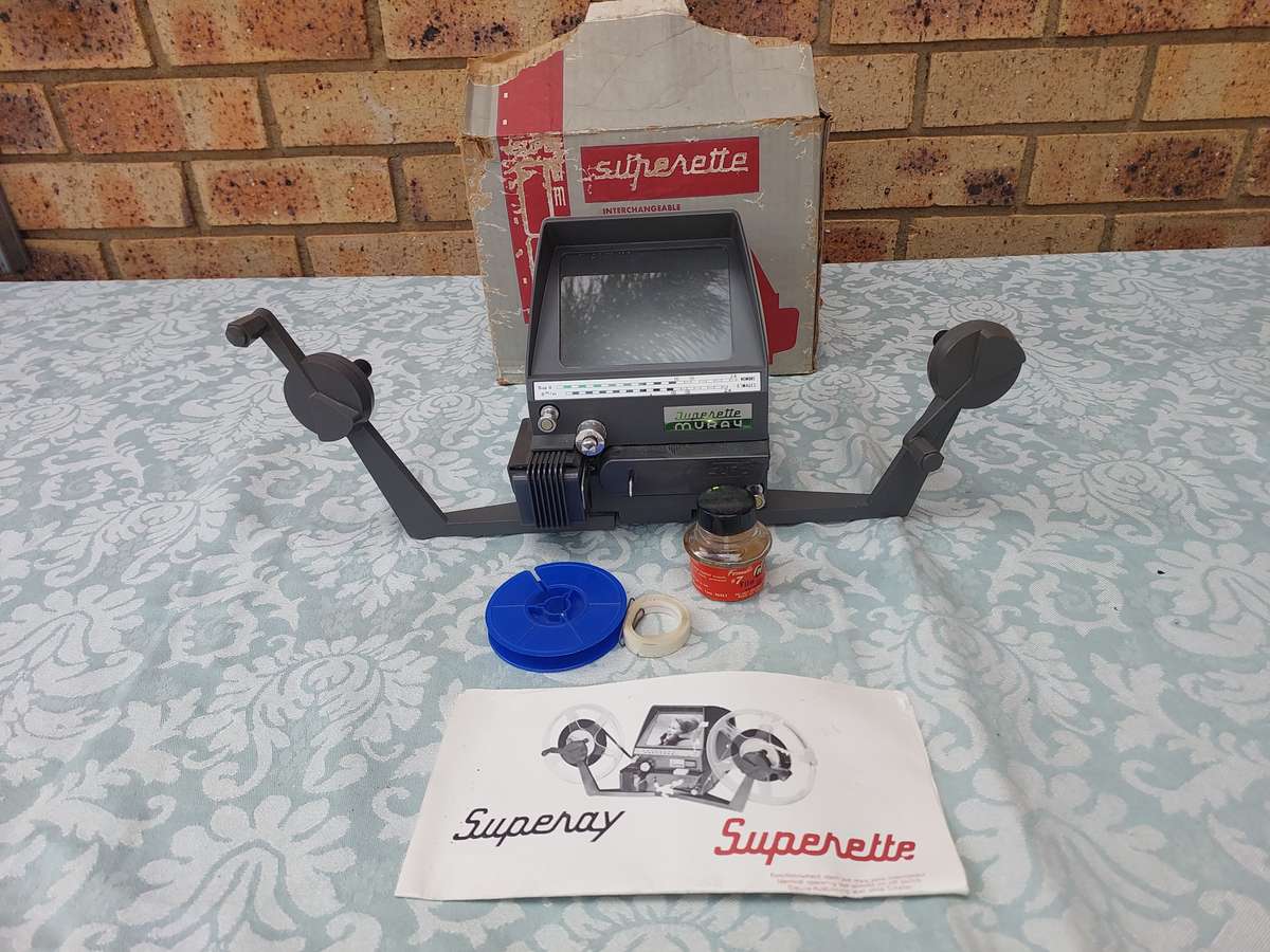 A VINTAGE 8MM PROJECTOR SUPERAY SURRETTE  MADE IN FRANCE SOLD AS IS NOT TESTED