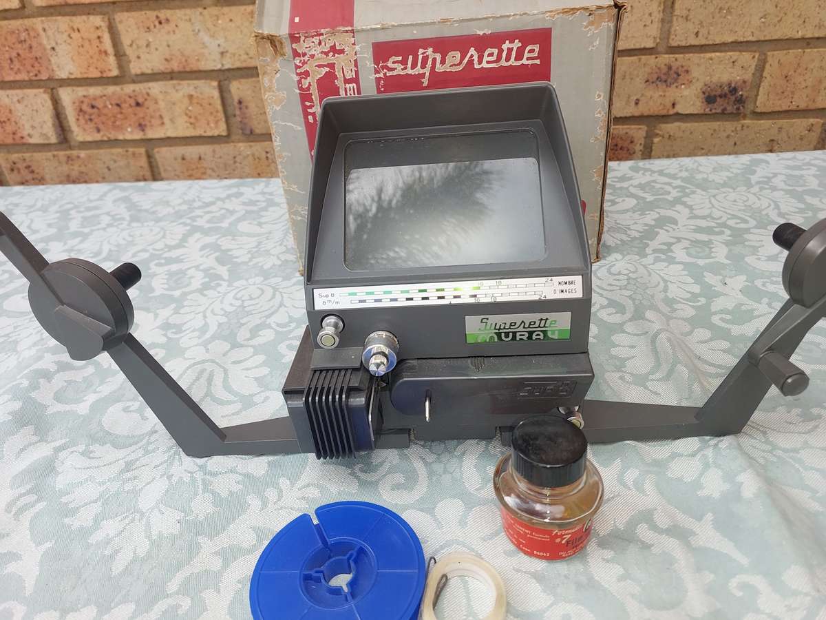 A VINTAGE 8MM PROJECTOR SUPERAY SURRETTE  MADE IN FRANCE SOLD AS IS NOT TESTED