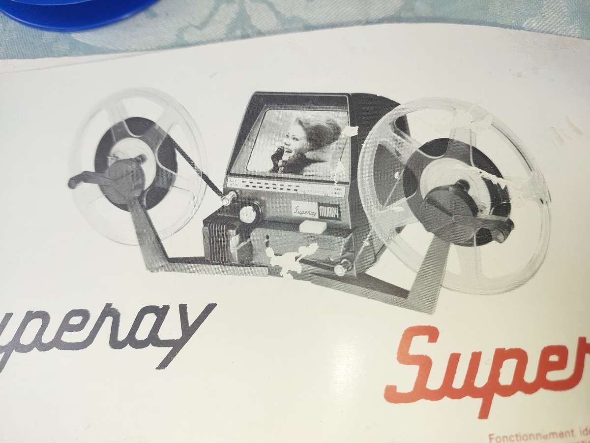 A VINTAGE 8MM PROJECTOR SUPERAY SURRETTE  MADE IN FRANCE SOLD AS IS NOT TESTED