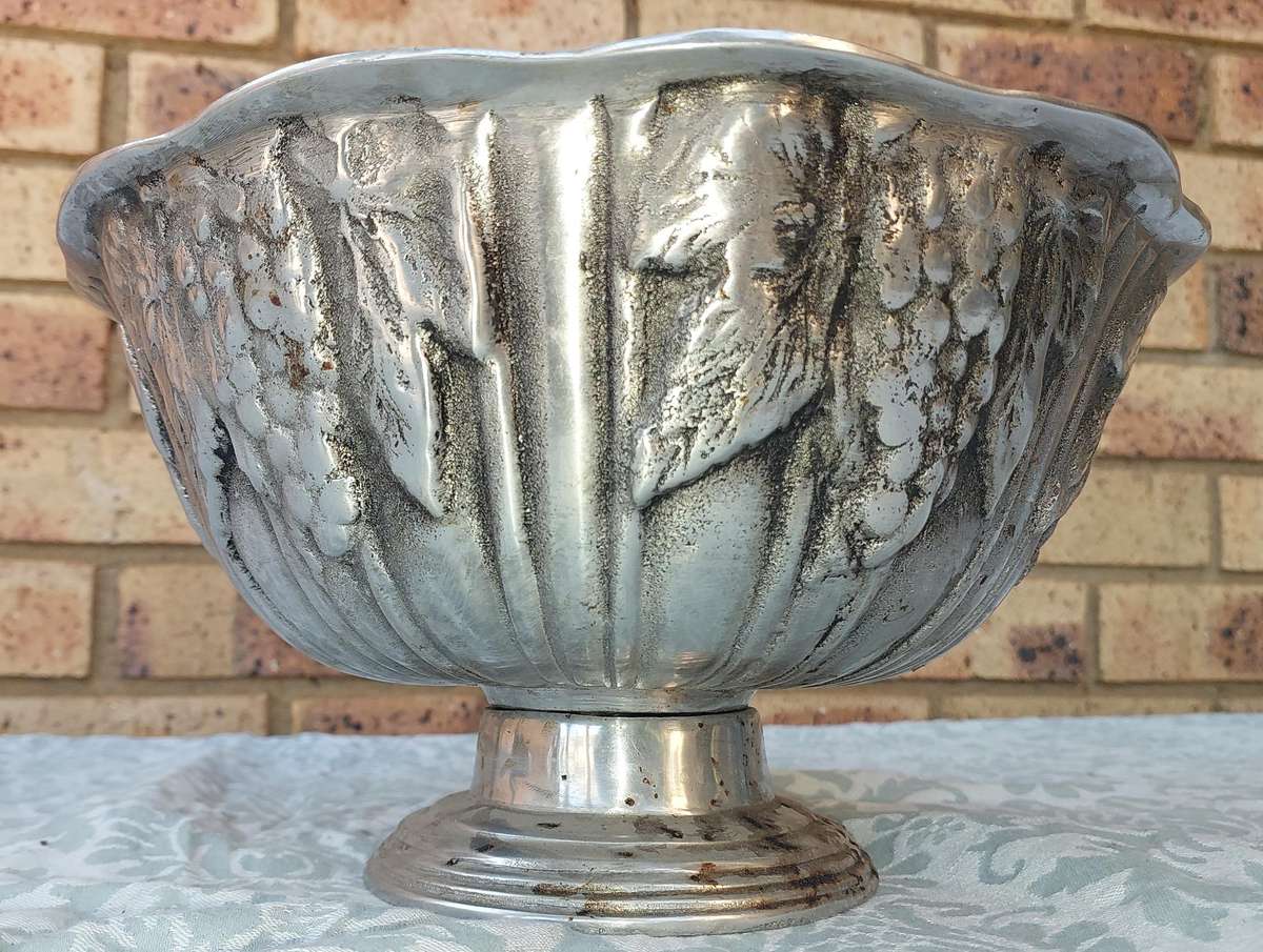 AN ORNATE ART DECOR ROUND FOOTED FRUIT BOWL PEWTER SOLD AS IS