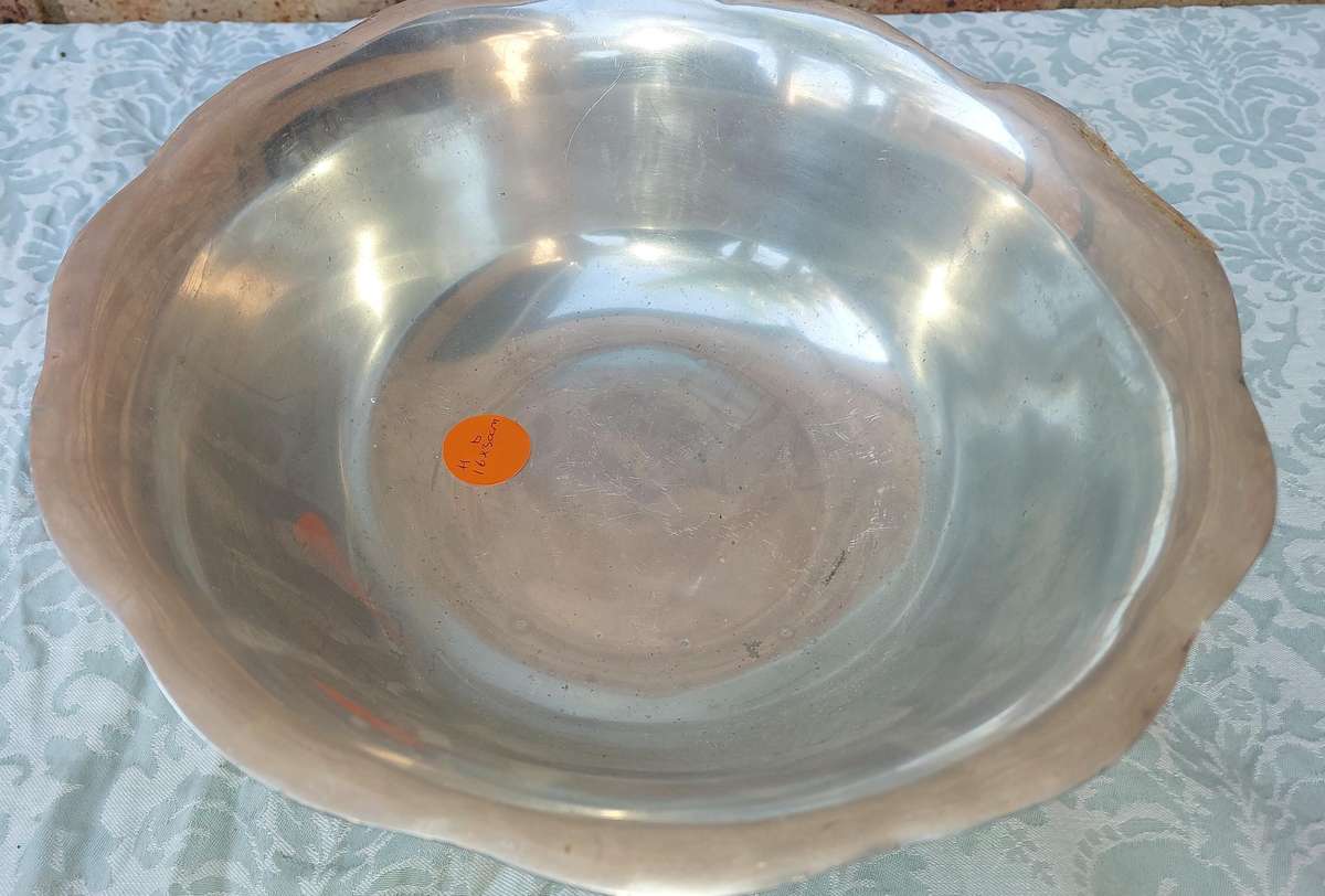 AN ORNATE ART DECOR ROUND FOOTED FRUIT BOWL PEWTER SOLD AS IS