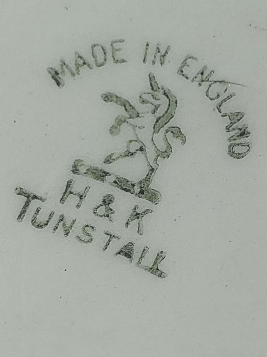 A VINTAGE SERVING BOWL PORCELAIN BY H&K TUNSTALL MADE IN ENGLAND PINK ROSES SOLD AS IS