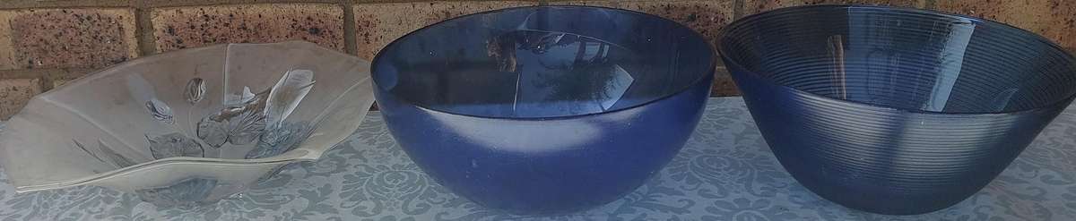ACOLLECTION OF THREE GLASS SERVING BOWLS SOLD AS IS