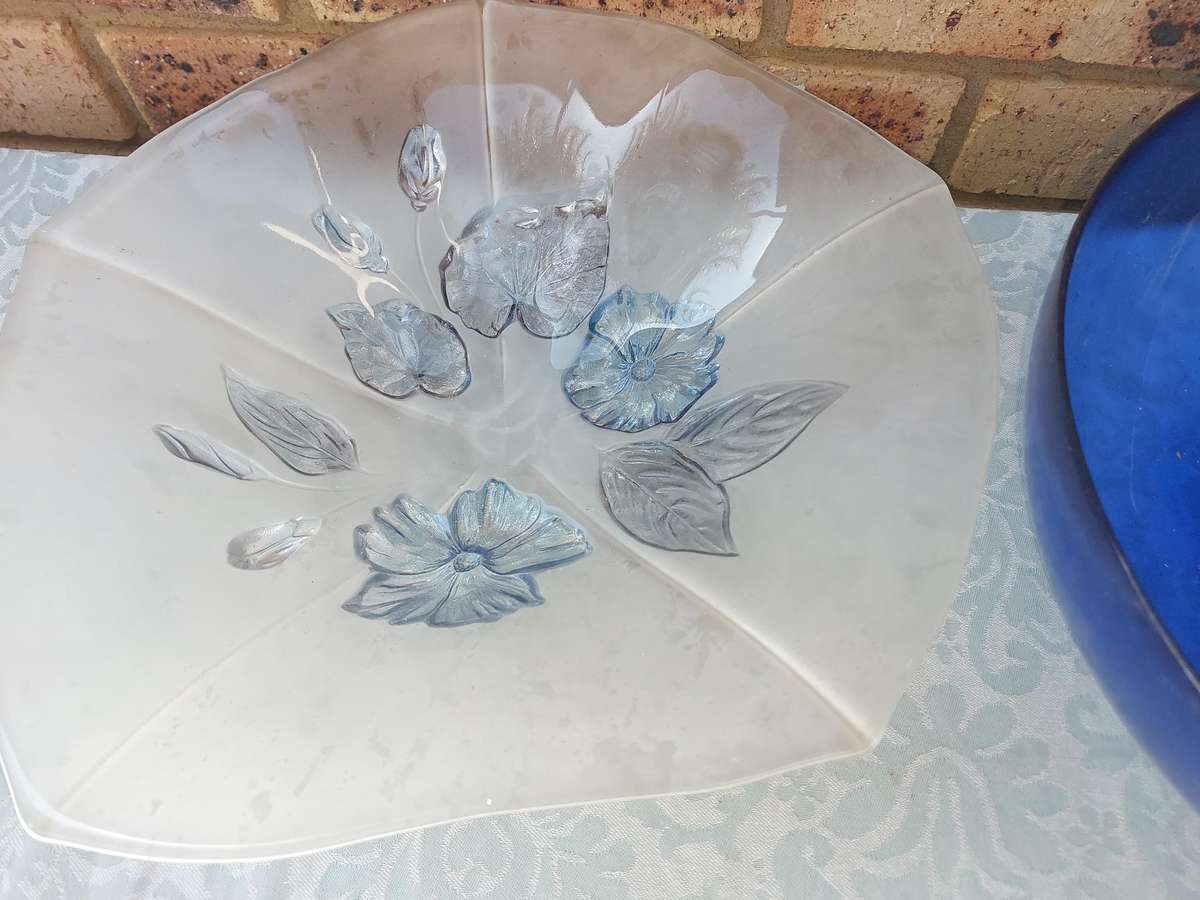 ACOLLECTION OF THREE GLASS SERVING BOWLS SOLD AS IS