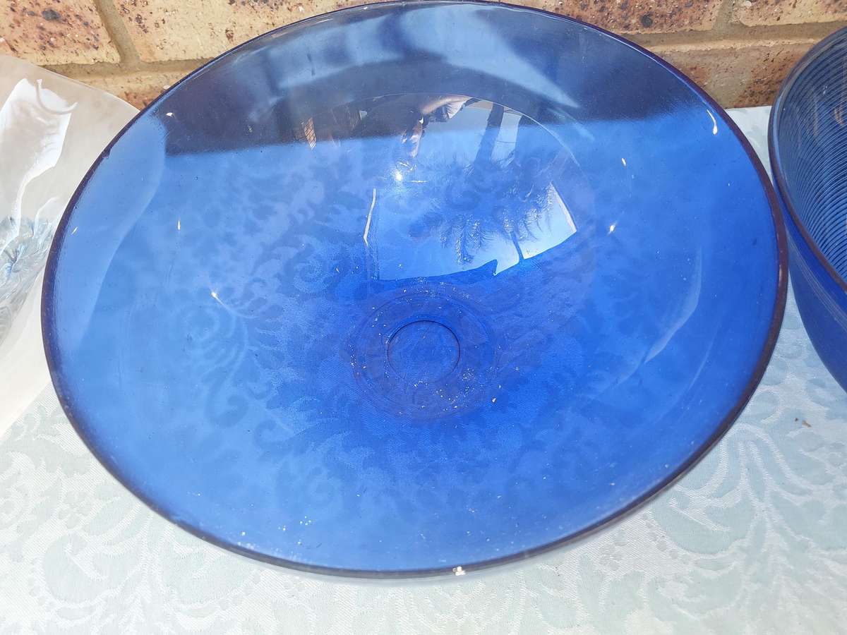 ACOLLECTION OF THREE GLASS SERVING BOWLS SOLD AS IS