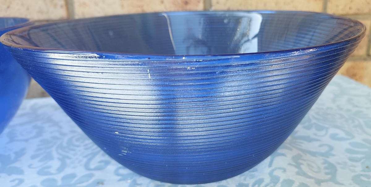 ACOLLECTION OF THREE GLASS SERVING BOWLS SOLD AS IS