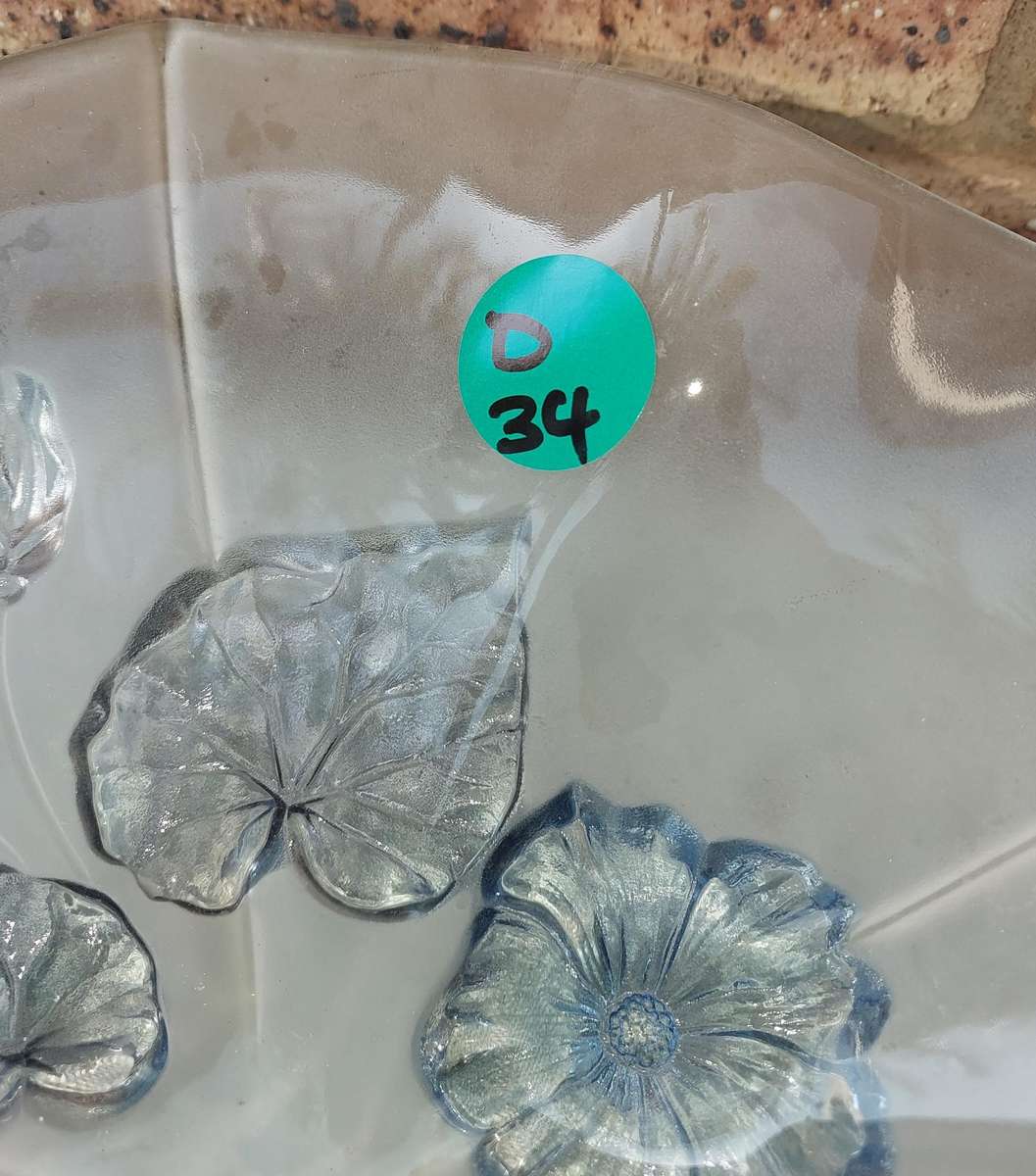 ACOLLECTION OF THREE GLASS SERVING BOWLS SOLD AS IS