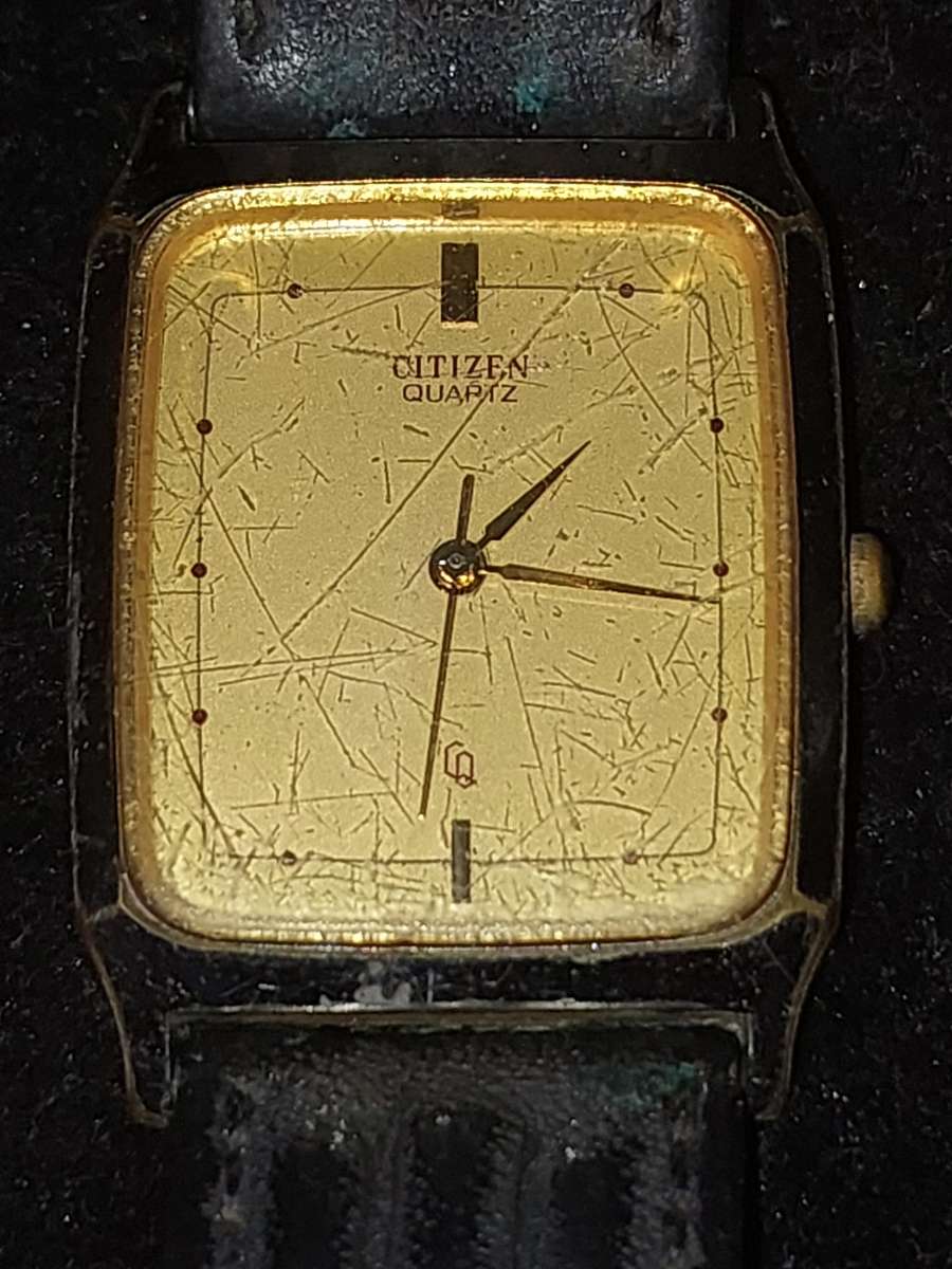 A VINTAGE CITIZEN CQ GOLD PLATED LADYS WATCH WORKING SOLD AS IS