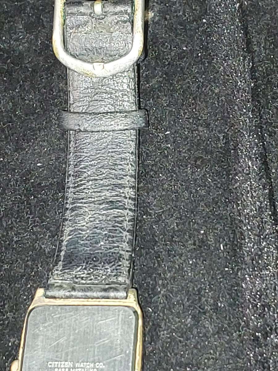 A VINTAGE CITIZEN CQ GOLD PLATED LADYS WATCH WORKING SOLD AS IS