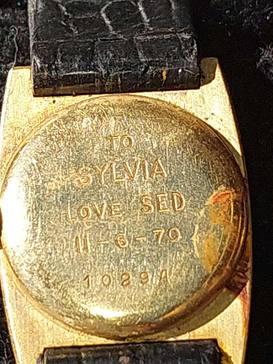 A VINTAGE NIVADO WRIST WATCH SOLD AS IS