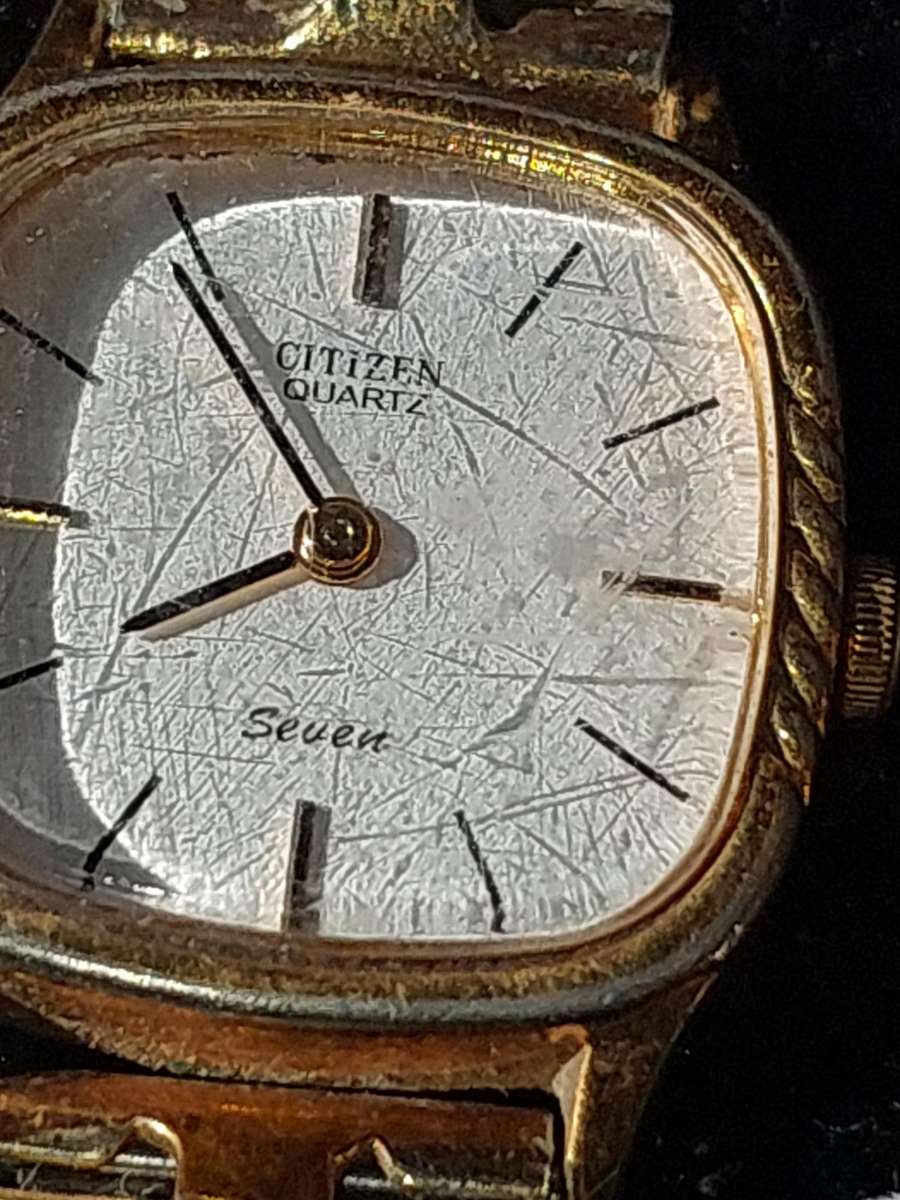 A DISCERNING LADY'S WATCH COLLECTION SOLD AS IS NOT TESTED