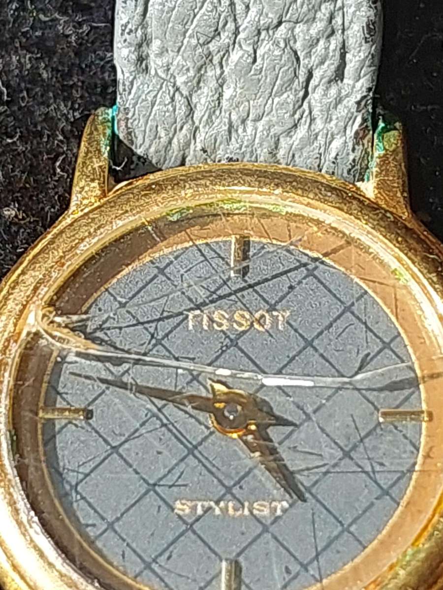 A DISCERNING LADY'S WATCH COLLECTION SOLD AS IS NOT TESTED