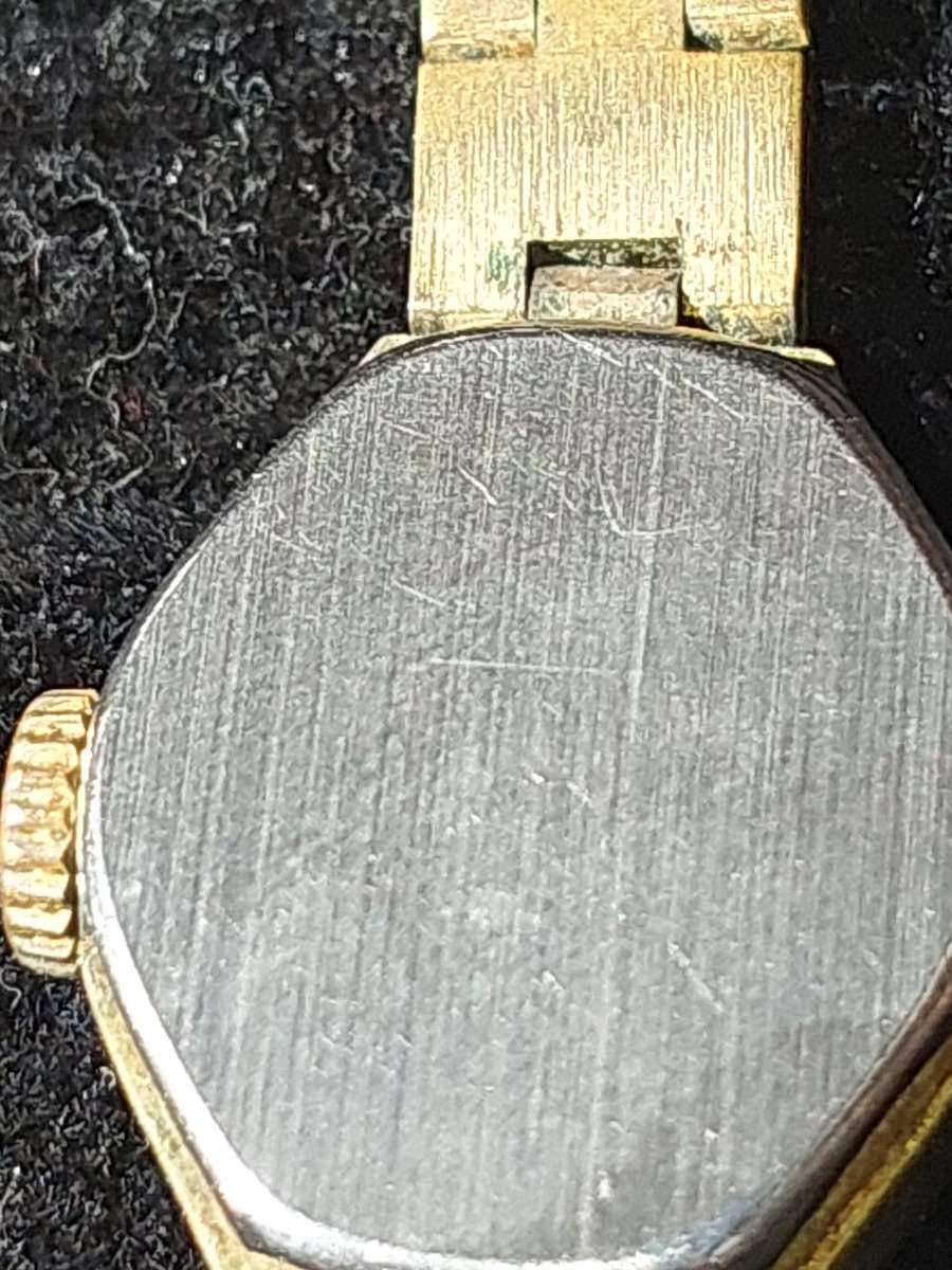 A DISCERNING LADY'S WATCH COLLECTION SOLD AS IS NOT TESTED