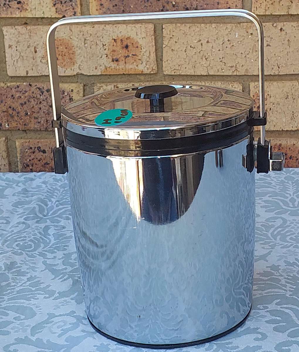 AN ART DECOR STAINLESS STEEL ICE BUCKET SOLD AS IS