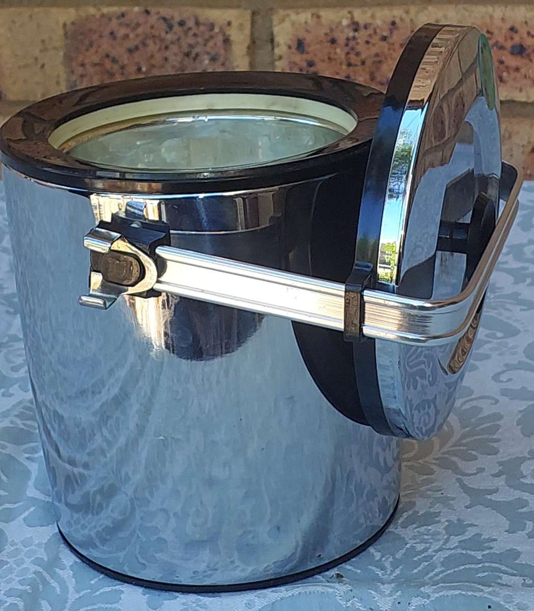 AN ART DECOR STAINLESS STEEL ICE BUCKET SOLD AS IS